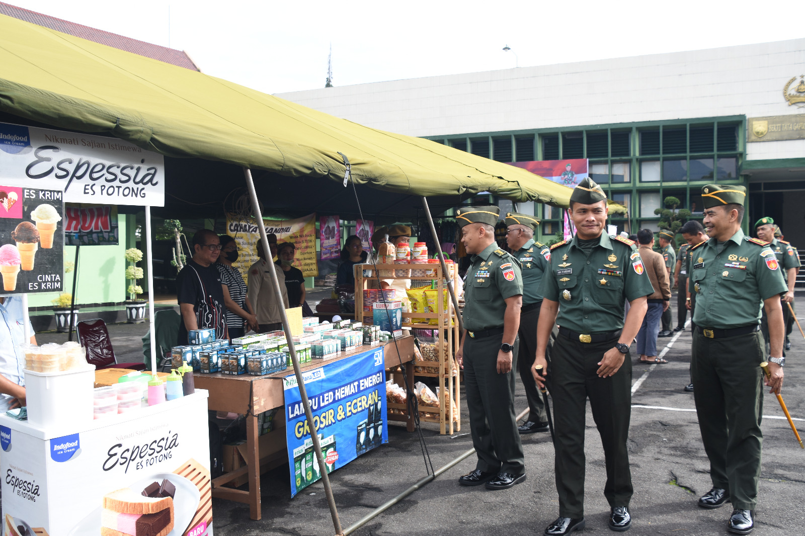 Jelang Hari Raya Idul Fitri, Korem 073/Makutarama Bersama UMKM Kota Salatiga Gelar Bazar Murah